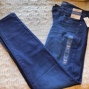 Bran new AERO jeggings